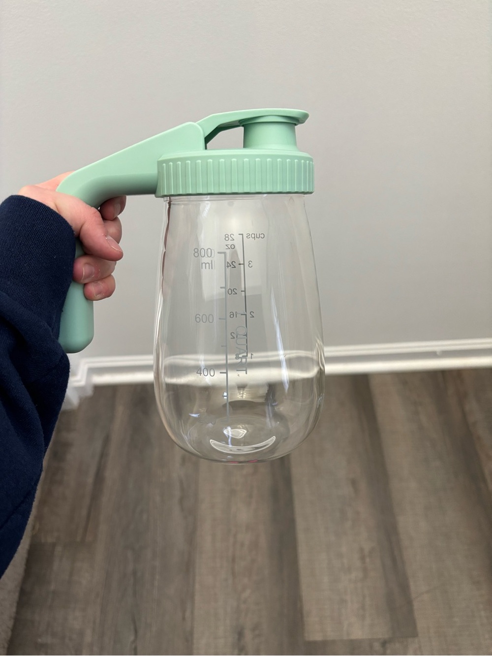 Momcozy milk Mint Green Pouring Dispenser Bottle with Grip Handle